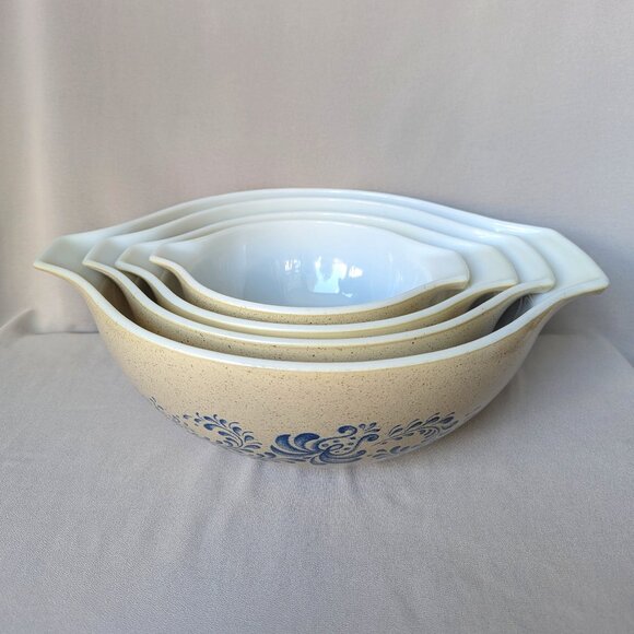 Vintage Pyrex Homestead, 1970s Blue Design Speckled Beige Cinderella Set of 4 - Picture 2 of 11
